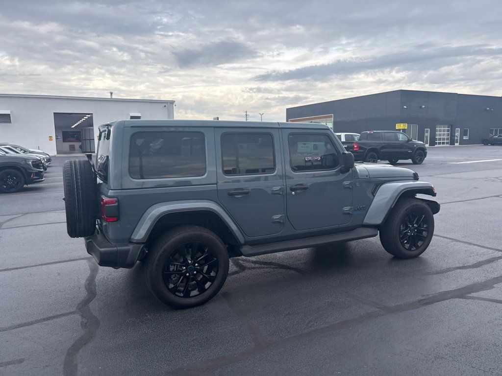 Used 2025 Jeep Wrangler Unlimited Sahara AWD/4WD image 14