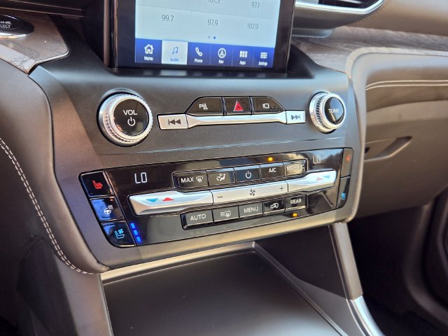 Used 2020 Ford Explorer Platinum w/ Premium Technology Package AWD/4WD image 22