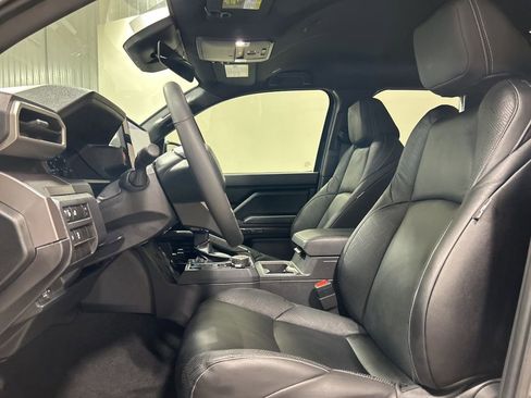 Used 2025 Toyota Tacoma TRD Off-Road image 9