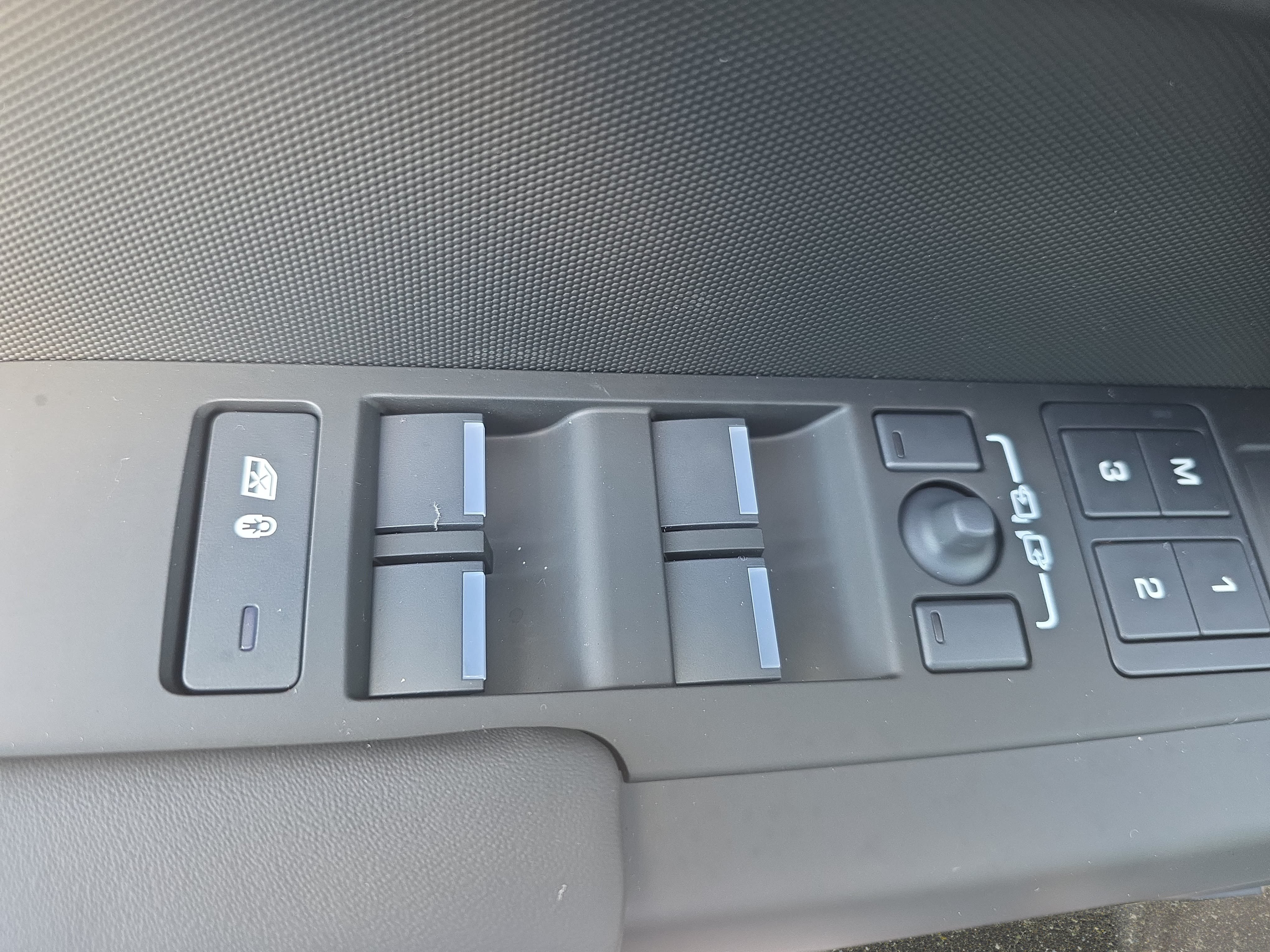 New 2026 Land Rover Defender 110 X-Dynamic SE AWD/4WD image 27