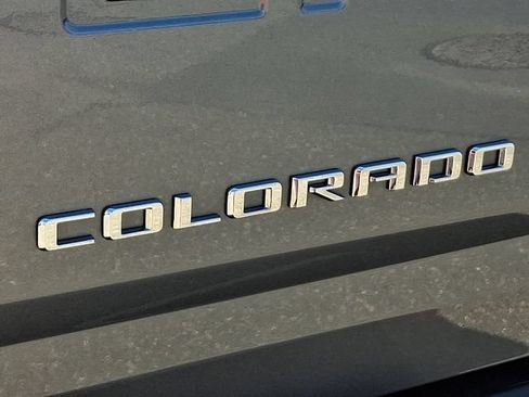Used 2022 Chevrolet Colorado Z71 AWD/4WD image 32