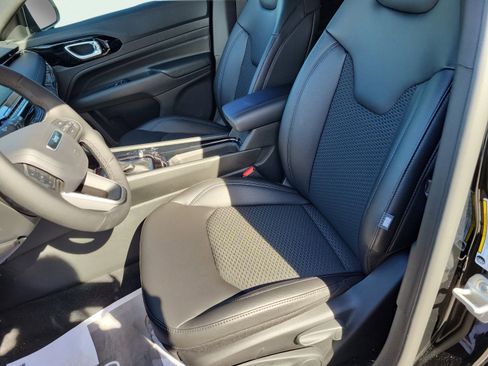 New 2026 Jeep Compass Latitude image 21