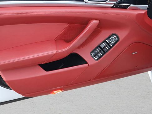 Used 2016 Porsche Panamera 4 image 10