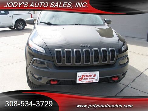 Used 2018 Jeep Cherokee Trailhawk image 34