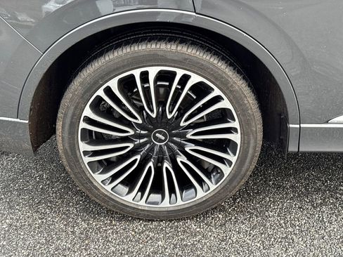 Used 2021 Lincoln Aviator Black Label w/ Class IV Trailer Tow Package image 17