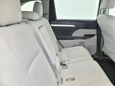Used 2018 Toyota Highlander LE image 19