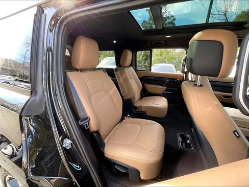 Used 2025 Land Rover Defender 130 X-Dynamic SE image 28