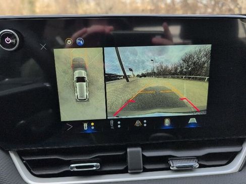 New 2026 Chevrolet Equinox LT w/ Safety and Technology Package FWD image 21
