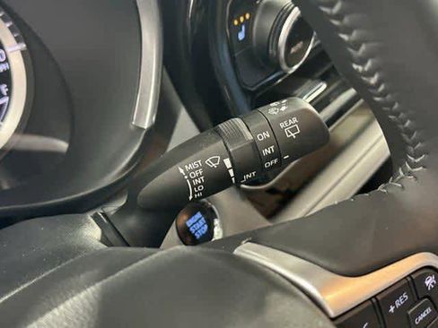 Used 2022 Toyota Highlander XLE image 19