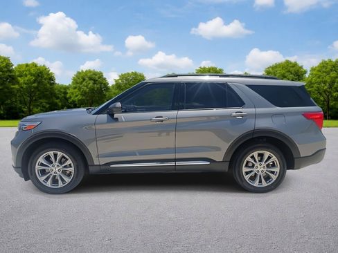 Used 2023 Ford Explorer XLT w/ Equipment Group 202A AWD/4WD image 4