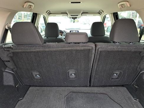 Used 2023 Nissan Rogue S image 25