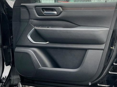 Used 2025 Nissan Armada Platinum Reserve image 31