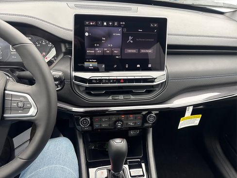 New 2026 Jeep Compass Latitude image 16