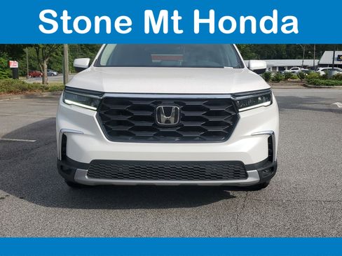 Used 2025 Honda Pilot EX-L image 2