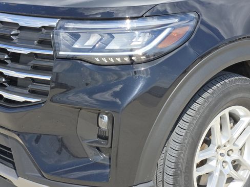 Used 2025 Ford Explorer Active w/ Active Comfort Package RWD image 9