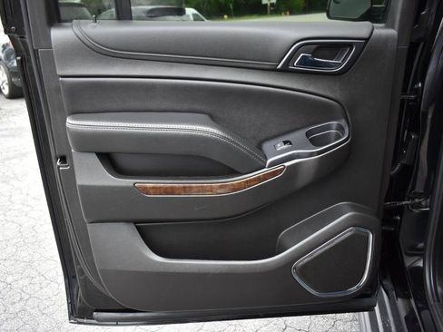 Used 2019 Chevrolet Suburban LT AWD/4WD image 38