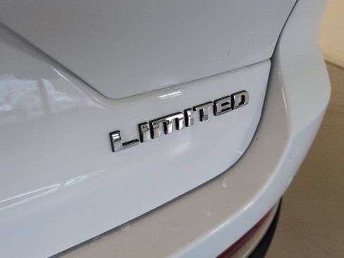 Used 2023 Jeep Grand Cherokee Limited AWD/4WD image 38