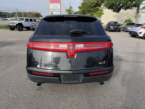 Used 2019 Lincoln MKT AWD image 4