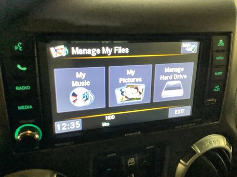 Used 2018 Jeep Wrangler Unlimited Rubicon w/ Connectivity Group AWD/4WD image 39