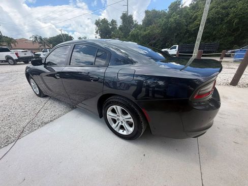 Used 2019 Dodge Charger SXT RWD image 5