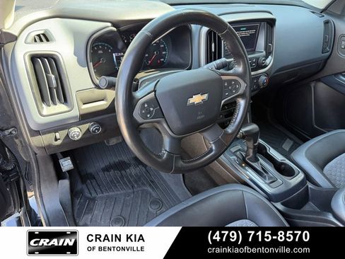 Used 2017 Chevrolet Colorado Z71 w/ Z71 Midnight Edition image 10