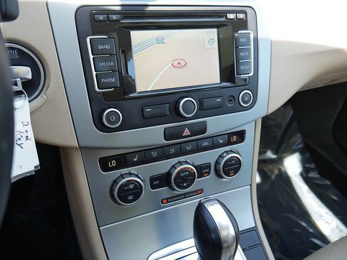 Used 2013 Volkswagen CC Lux FWD image 35