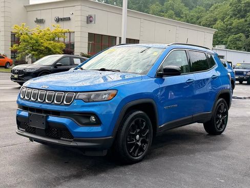 Used 2022 Jeep Compass Latitude w/ Sun and Sound Group AWD/4WD image 9