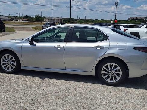 Used 2023 Toyota Camry LE image 5
