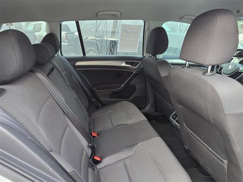 Used 2016 Volkswagen Golf S image 13