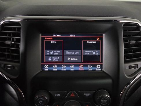 Used 2020 Jeep Grand Cherokee Laredo image 26