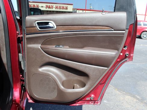 Used 2018 Jeep Grand Cherokee Overland image 12