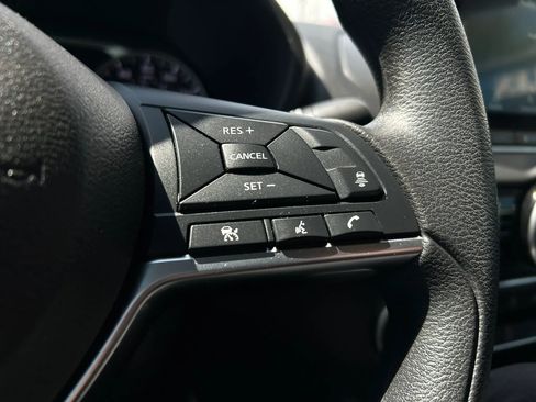 Used 2024 Nissan Sentra SV FWD image 11