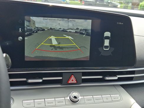 Certified 2023 Hyundai Elantra Limited w/ Preferred Accessory Package FWD image 17