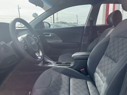 Used 2022 Kia Niro LX image 11