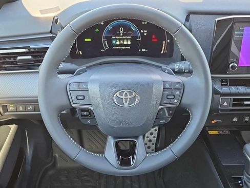 Used 2025 Toyota Camry SE w/ Convenience Package FWD image 16