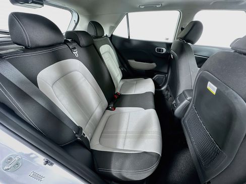 Used 2024 Hyundai Venue SEL FWD image 25
