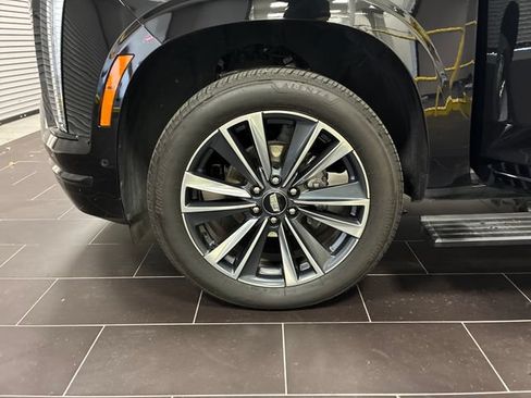 Certified 2025 Cadillac Escalade ESV Sport AWD/4WD image 28