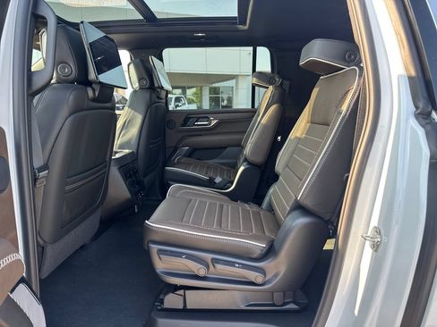 New 2026 GMC Yukon XL Denali Ultimate w/ LPO, Floor Liner Package AWD/4WD image 15