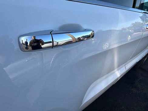 Used 2017 Jeep Grand Cherokee Limited AWD/4WD image 23