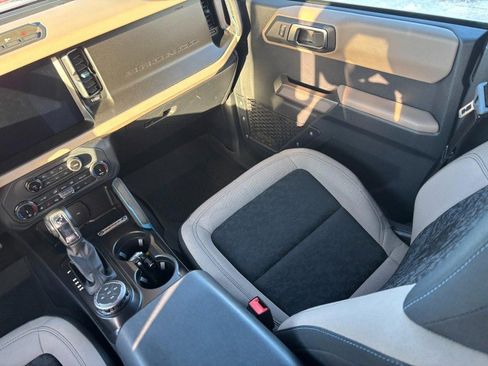 Used 2022 Ford Bronco Wildtrak image 15