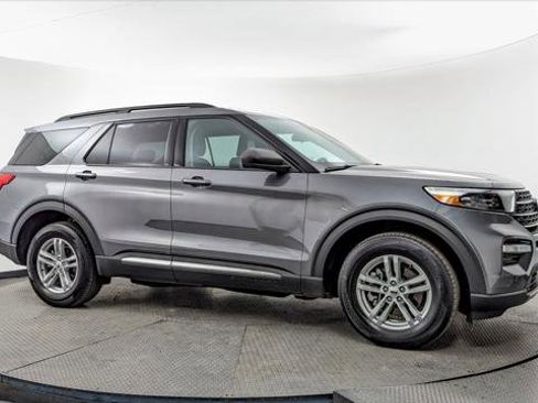 Used 2023 Ford Explorer XLT w/ Equipment Group 202A image 7