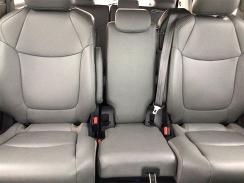 Used 2024 Toyota Sienna XLE image 15
