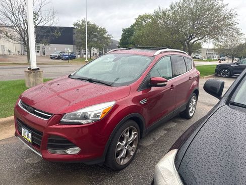 Used 2014 Ford Escape Titanium w/ Equipment Group 401A AWD/4WD image 2