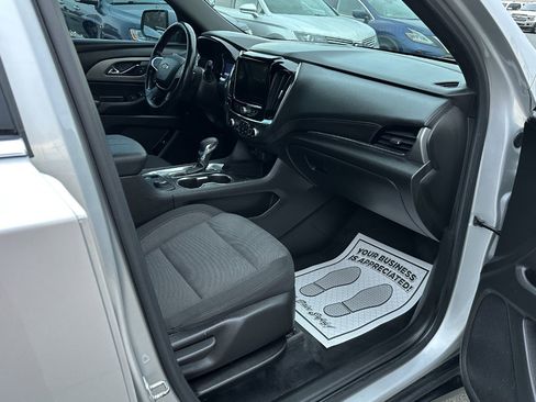 Used 2022 Chevrolet Traverse LT image 14