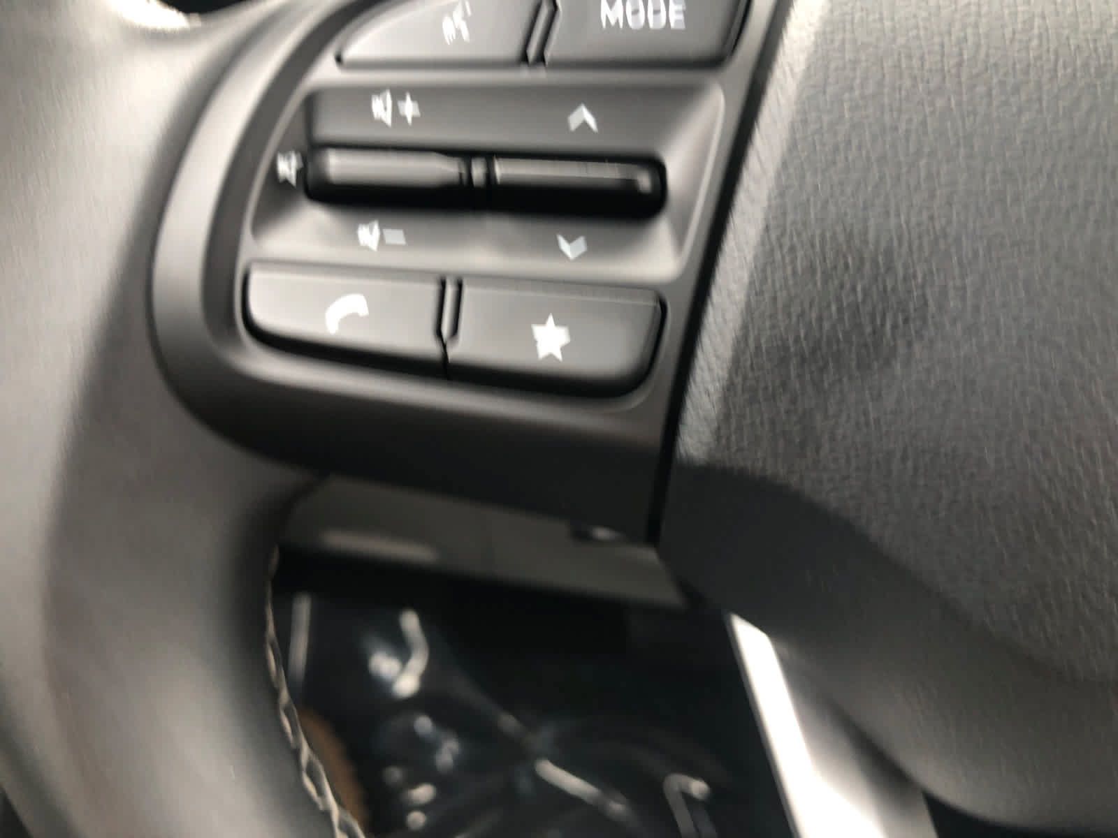Certified 2025 Hyundai Venue SEL FWD image 7