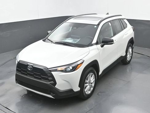 Used 2026 Toyota Corolla Cross LE w/ Moonroof Package FWD image 30