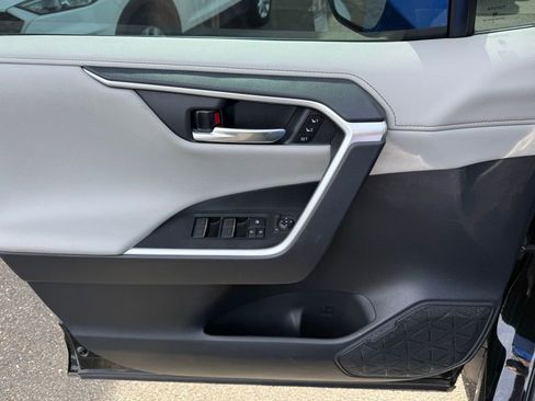 Used 2022 Toyota RAV4 Limited image 5