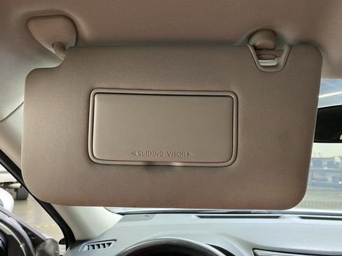 Used 2018 Nissan Rogue SV image 34