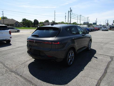 Used 2024 Alfa Romeo Tonale Veloce w/ Active Assist Package AWD/4WD image 9