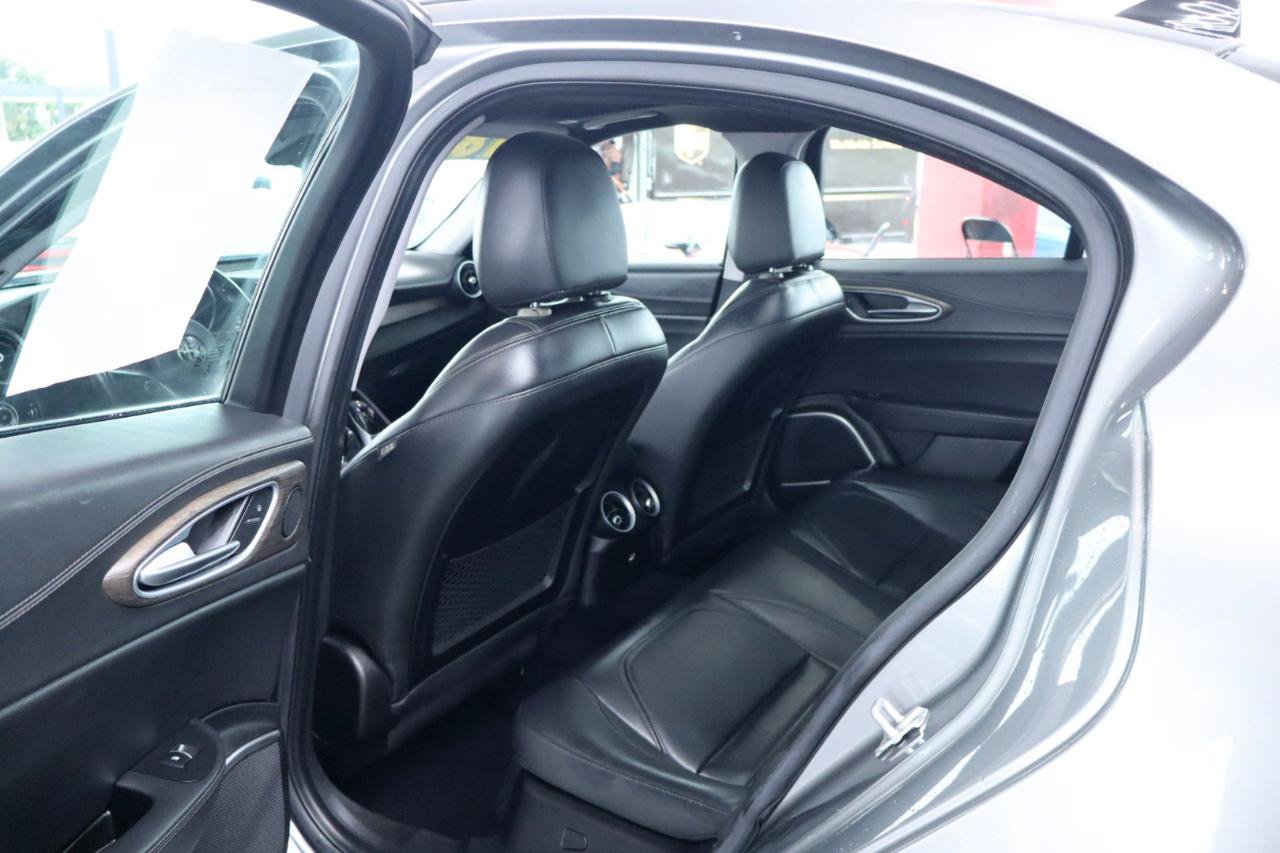 Used 2018 Alfa Romeo Giulia Ti w/ Quick Order Package 22Z Lusso RWD image 30